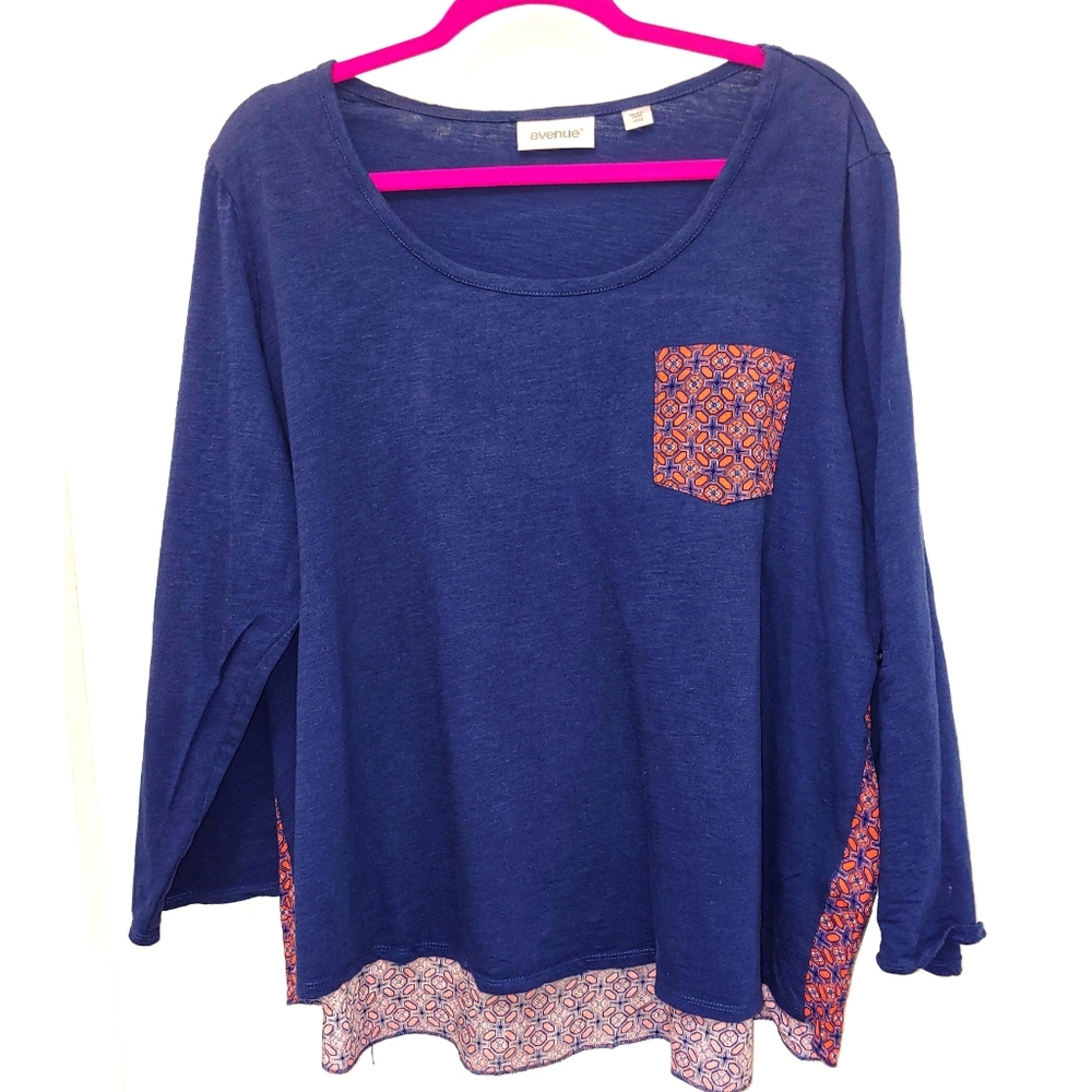 261T400 Avenue Navy & Orange Medallion Print Top •